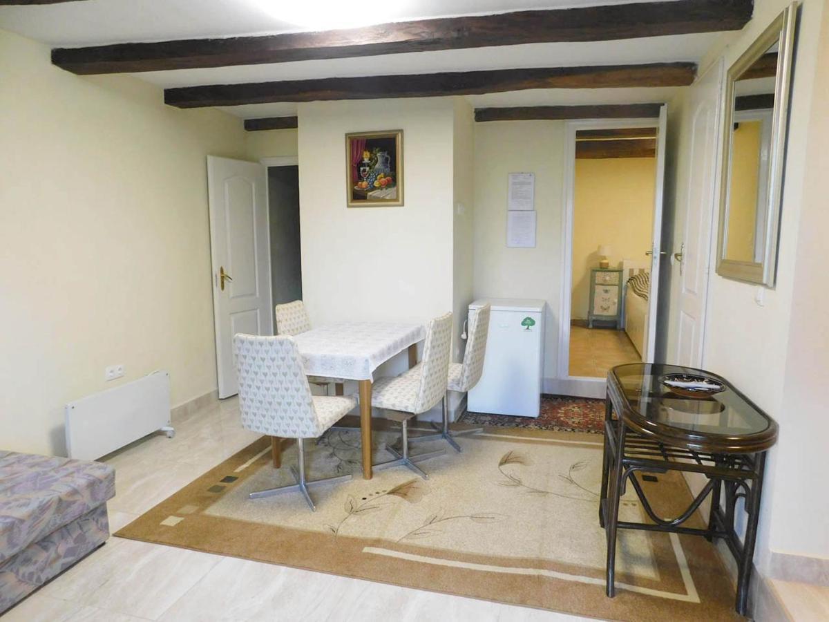 Ferienwohnung Joe Bacsi Rezidenciaja Kisharsány Zimmer foto