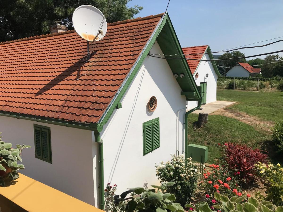 Ferienwohnung Joe Bacsi Rezidenciaja Kisharsány Exterior foto