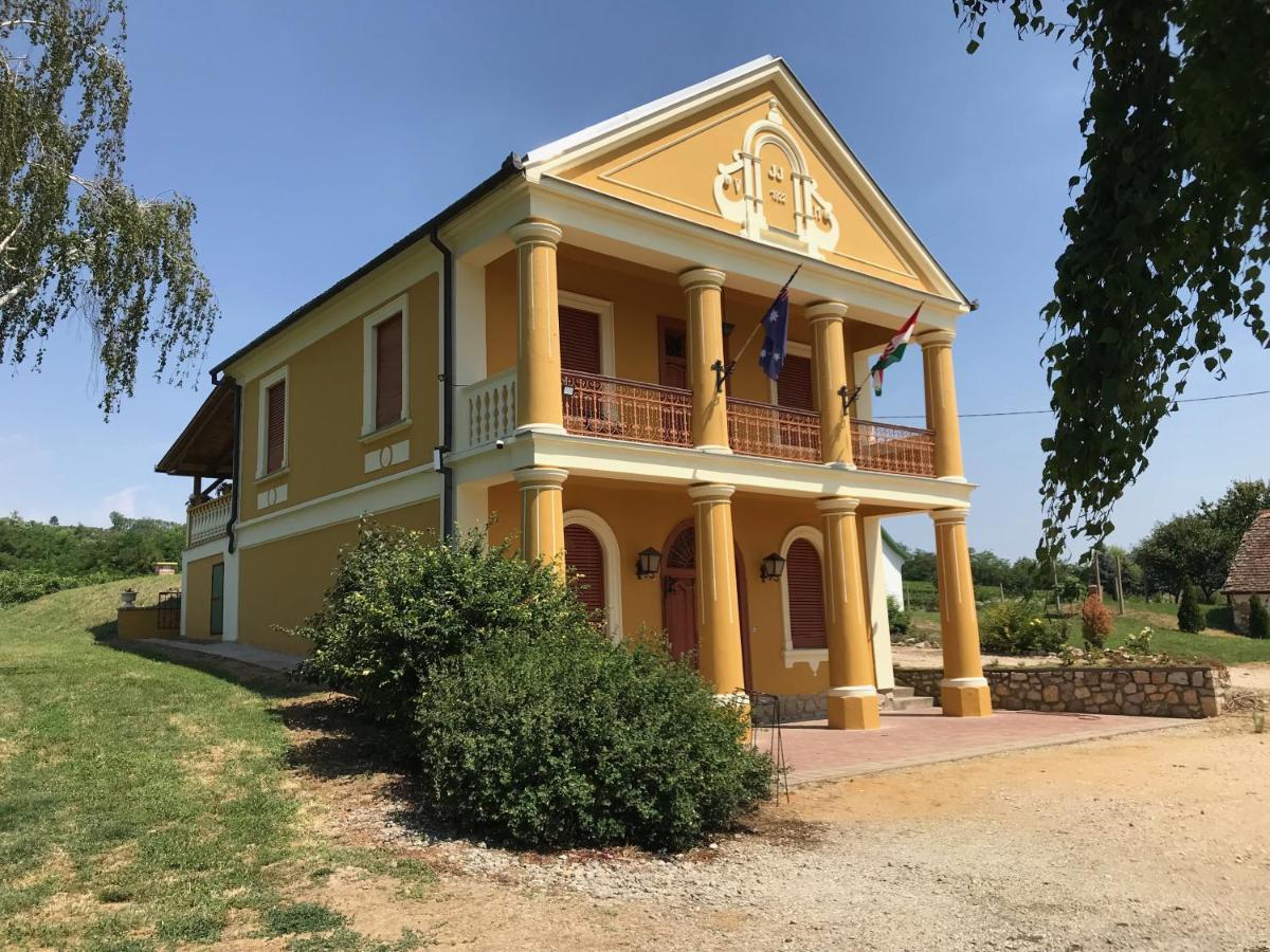 Ferienwohnung Joe Bacsi Rezidenciaja Kisharsány Exterior foto