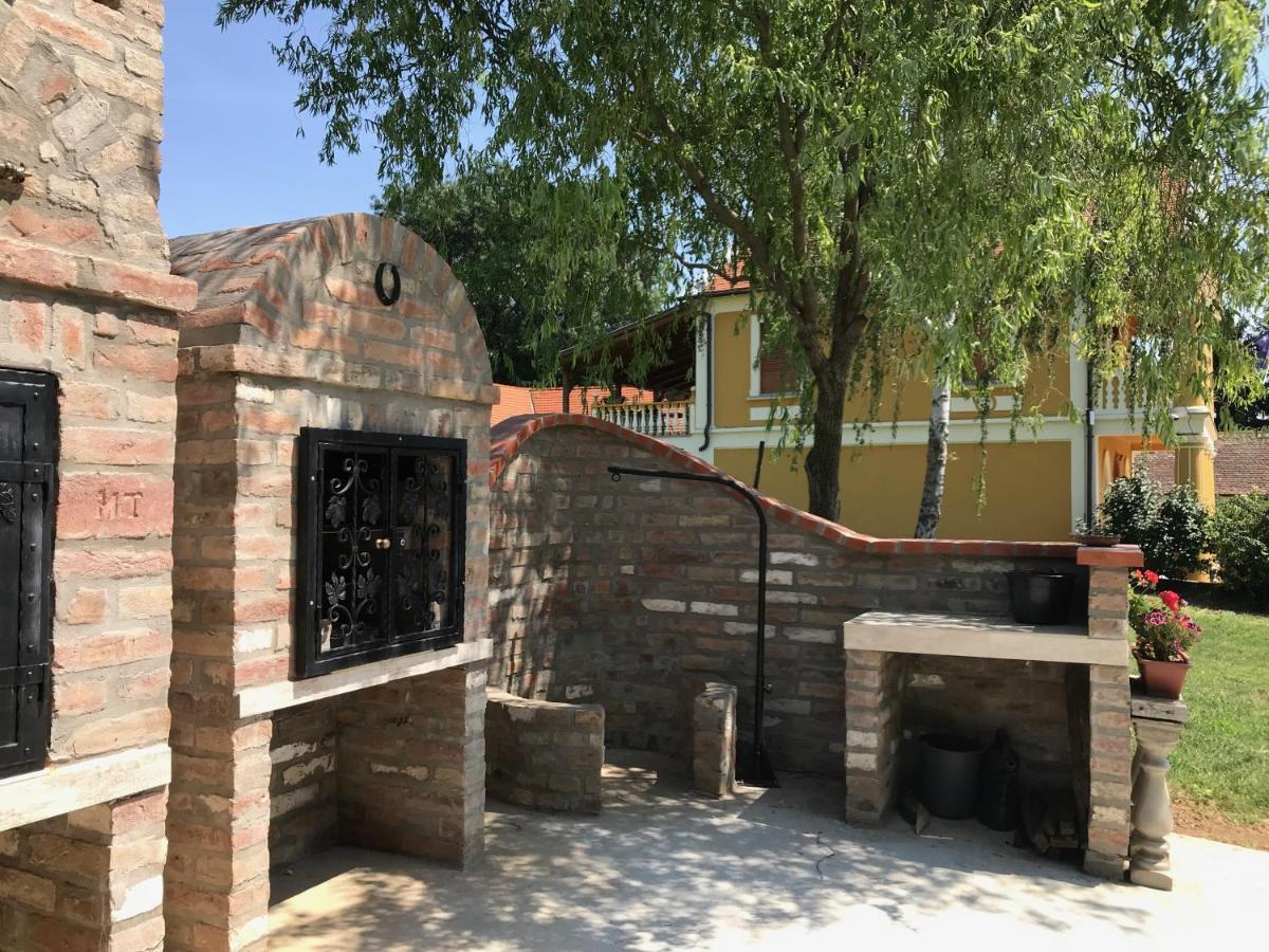 Ferienwohnung Joe Bacsi Rezidenciaja Kisharsány Exterior foto