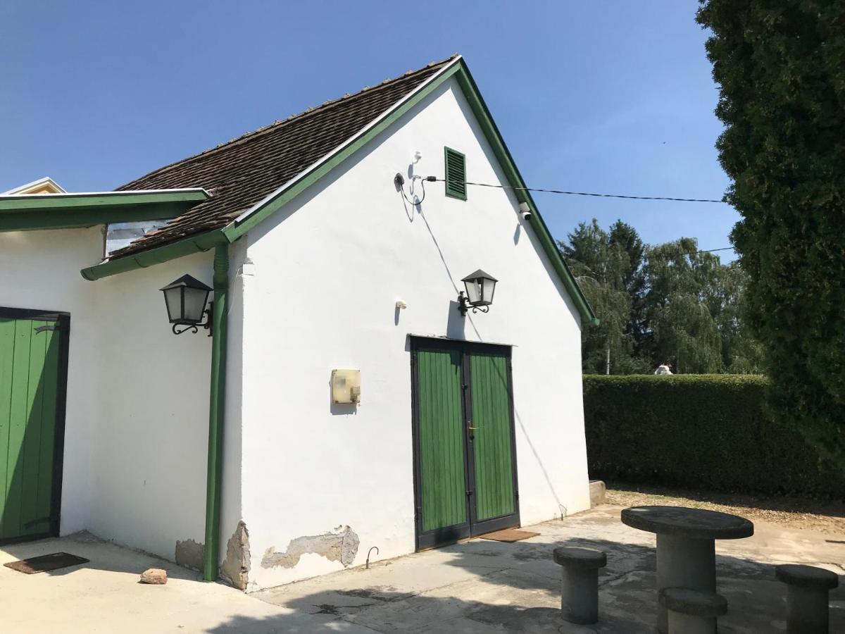 Ferienwohnung Joe Bacsi Rezidenciaja Kisharsány Exterior foto