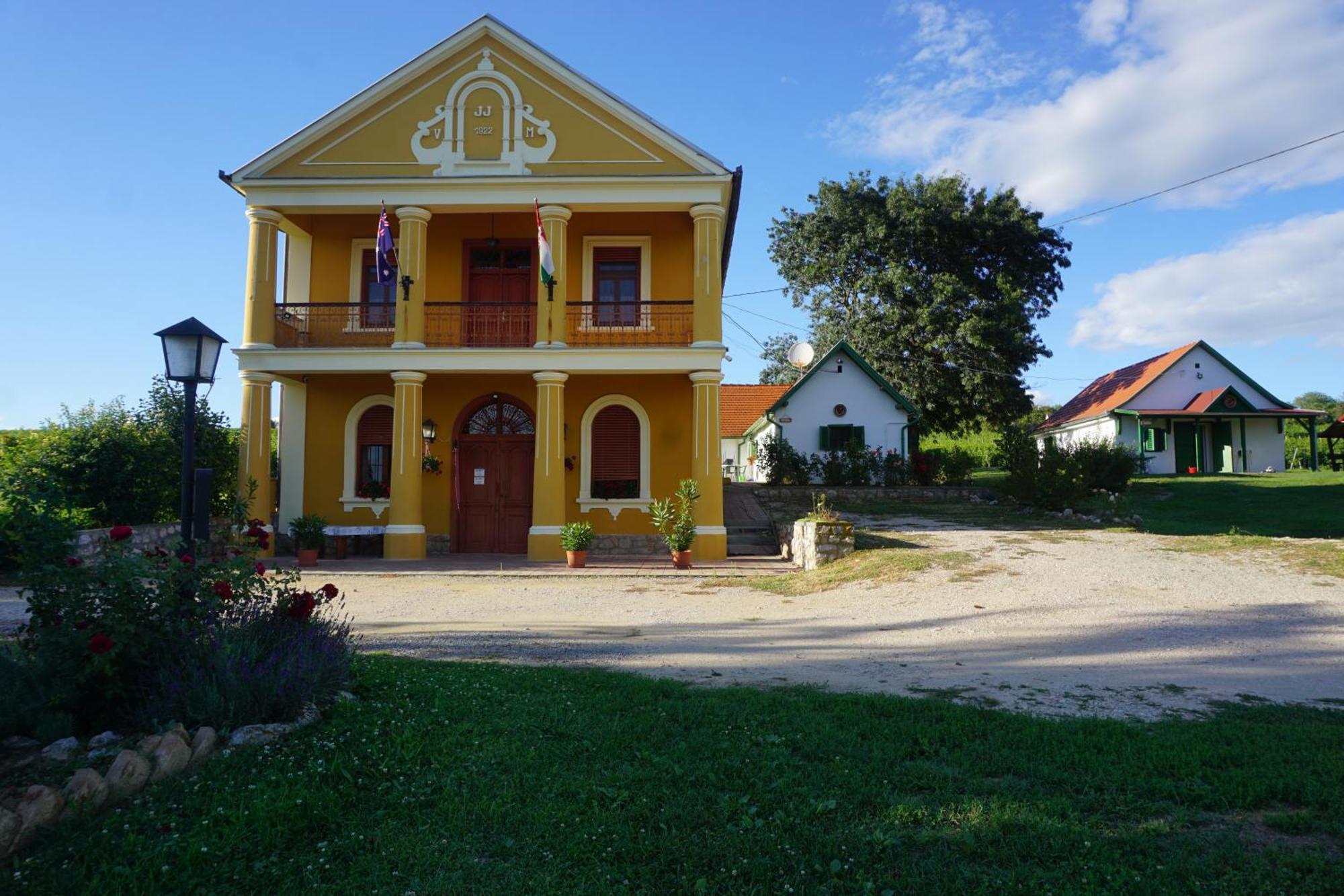 Ferienwohnung Joe Bacsi Rezidenciaja Kisharsány Exterior foto