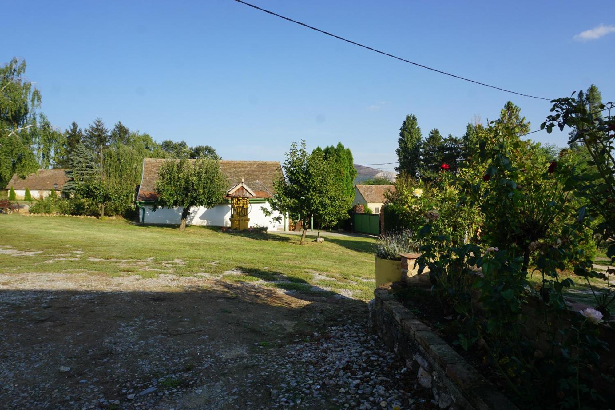 Ferienwohnung Joe Bacsi Rezidenciaja Kisharsány Exterior foto